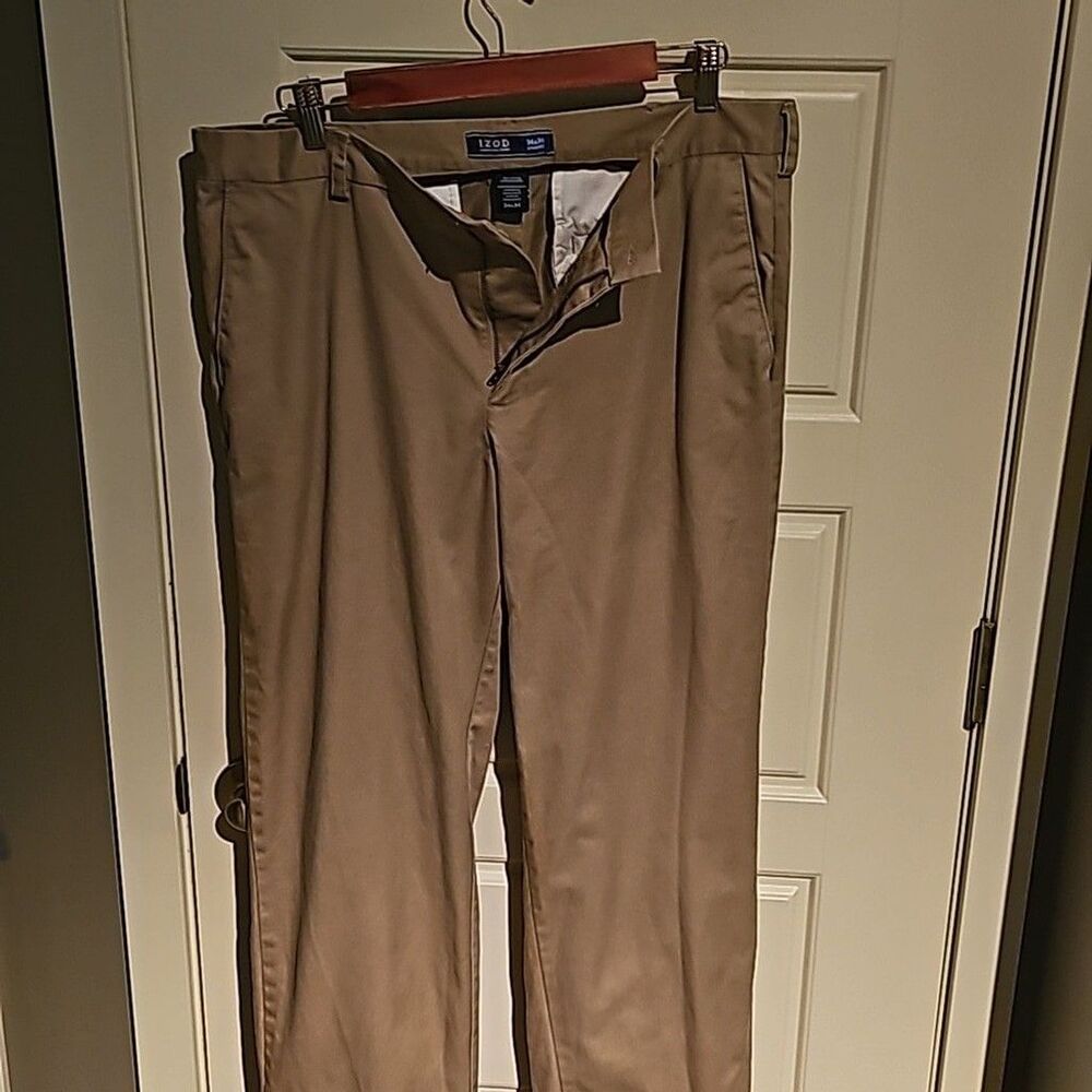IZOD MEN'S STRIGHT AMERICAN CHINOS SIZE 34X34